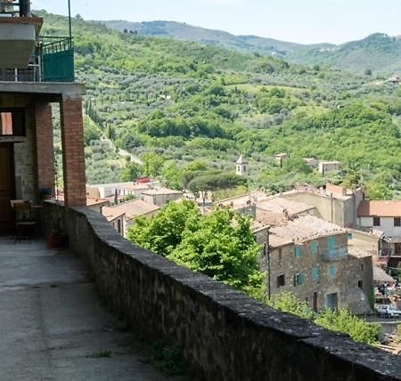 Casa Angolo Cantina Nel Castello Montegiovi Exterior photo