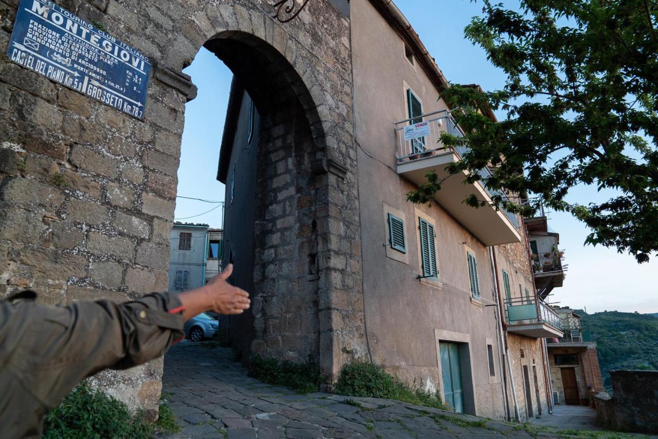 Casa Angolo Cantina Nel Castello Montegiovi Exterior photo