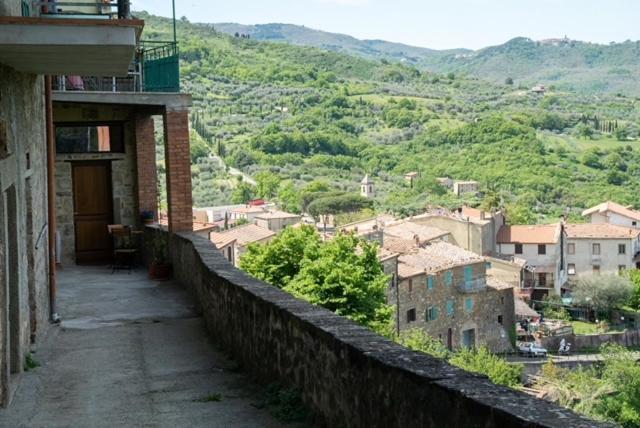 Casa Angolo Cantina Nel Castello Montegiovi Exterior photo