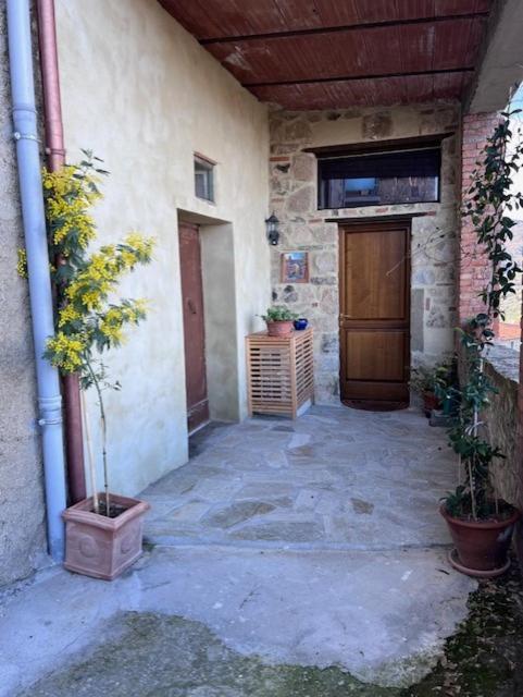 Casa Angolo Cantina Nel Castello Montegiovi Exterior photo