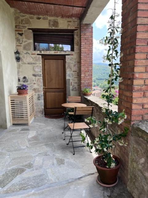 Casa Angolo Cantina Nel Castello Montegiovi Exterior photo